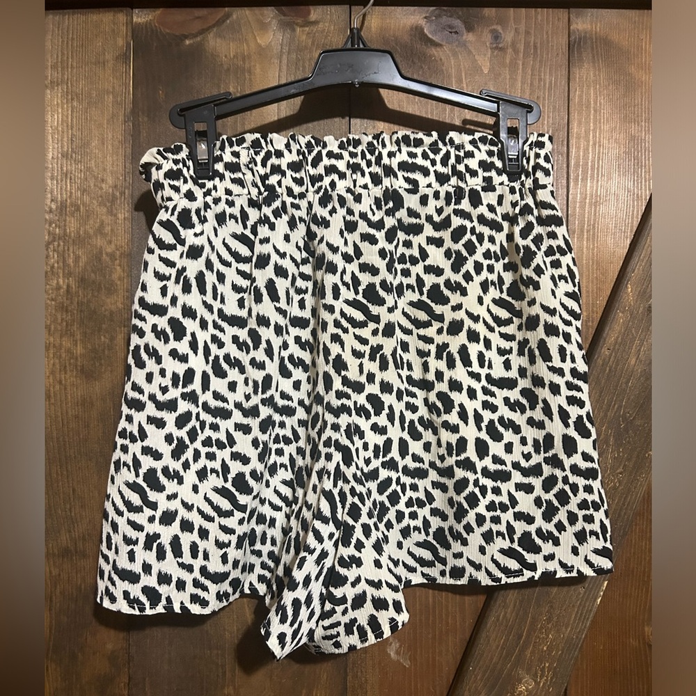 She + Sky Dress Shorts, size M, smoke free home